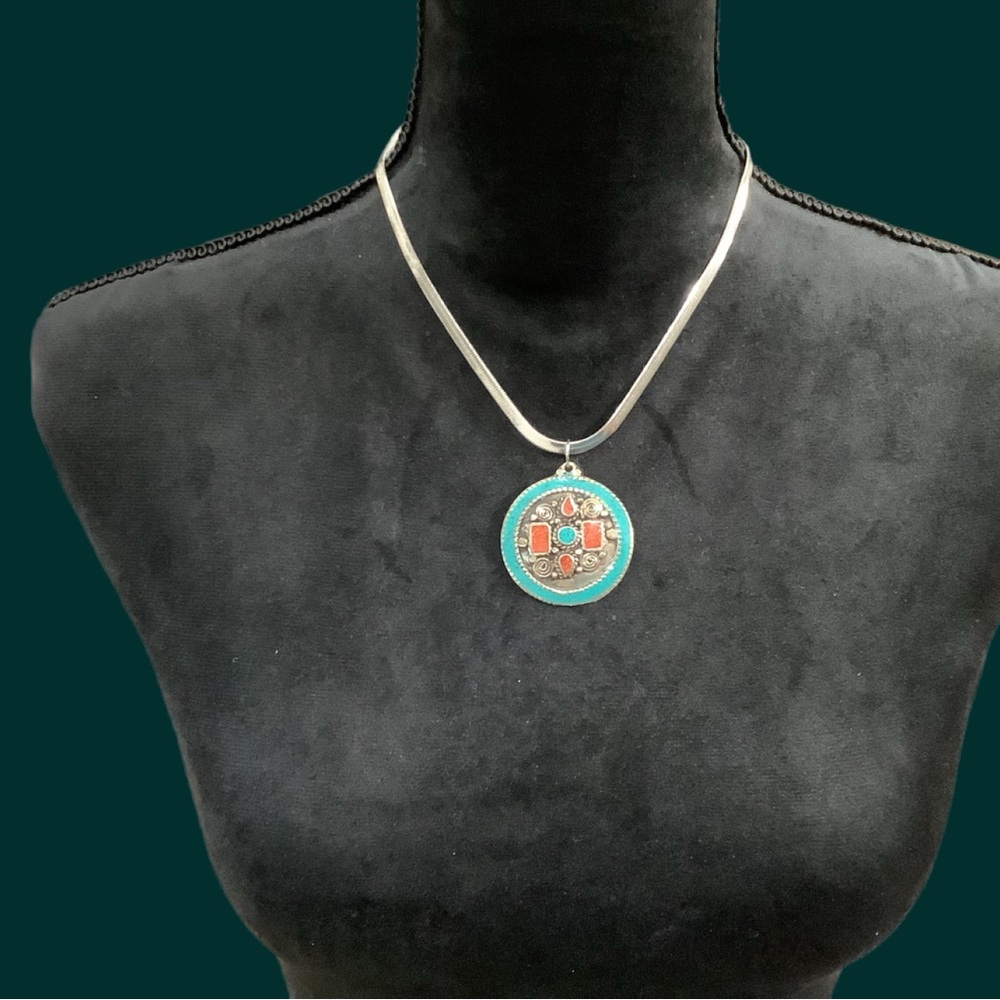Boho Western Chic Turquoise and Orange Medallion Pendant Necklace. NWT - Picture 2 of 6